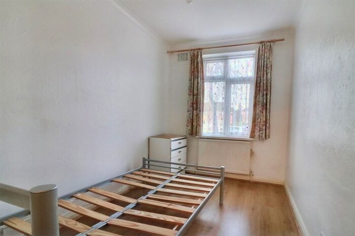 2 Bedroom Flat To Rent In Everton Court, Honeypot Lane, Stanmore, HA7