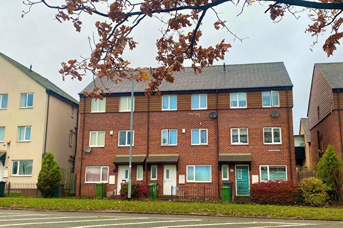 4 Bedroom Detached House To Rent In Oak Tree Drive, Gipton, Leeds, West Yorkshire, LS8