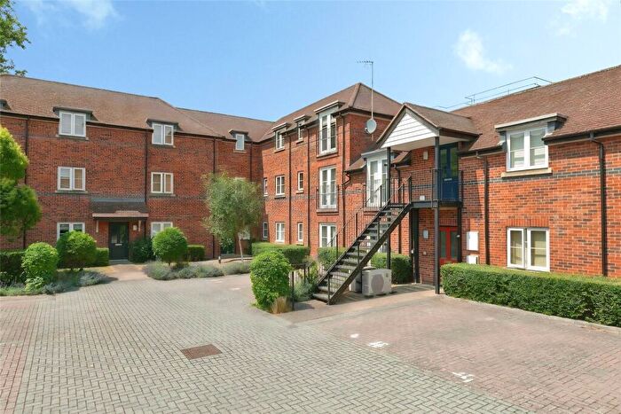 2 Bedroom Apartment For Sale In Crown Place, Reading, Berkshire, RG1