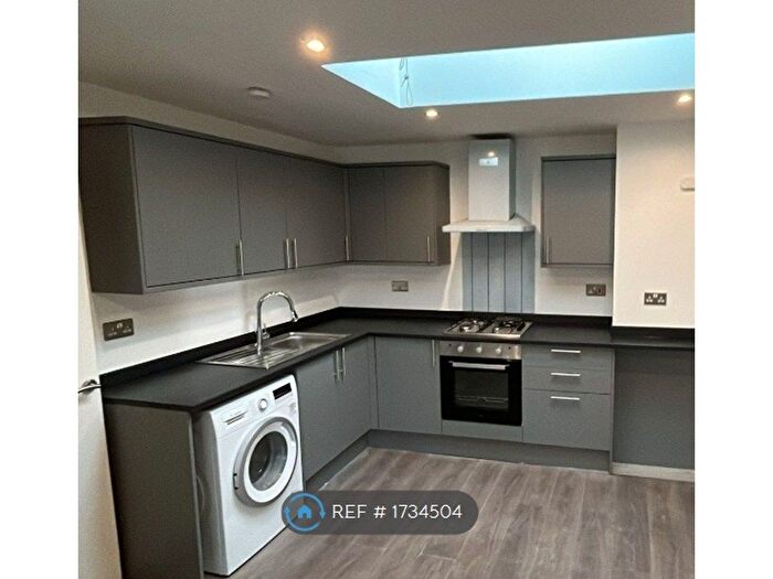 2 Bedroom Flat To Rent In Greyhound Lane, London, SW16