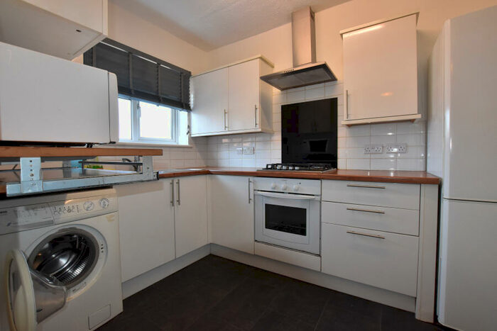 1 Bedroom Flat To Rent In High Road, Whetstone, N20