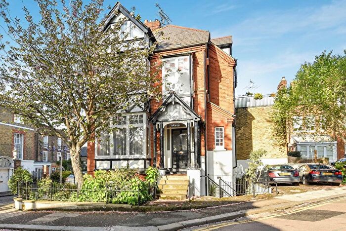 2 Bedroom Flat To Rent In The Hermitage, Richmond, TW10