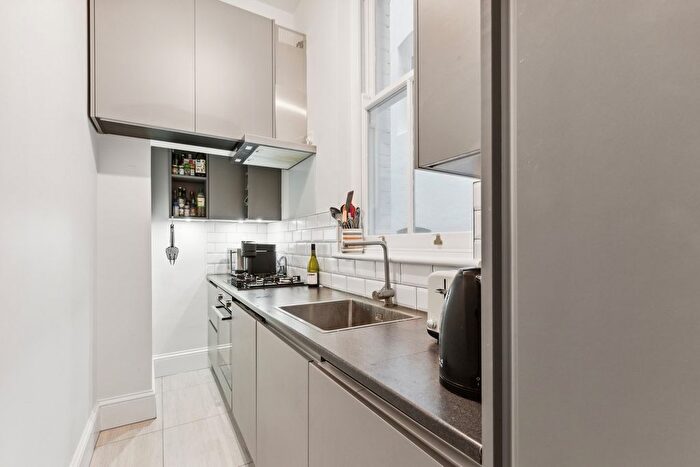 2 Bedroom Flat For Sale In Trebovir Road, London, SW5