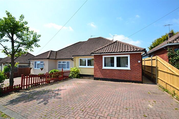 2 Bedroom Semi-Detached Bungalow To Rent In The Crescent, Horley, RH6