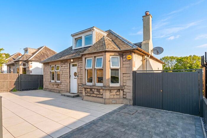 3 Bedroom Detached Bungalow For Sale In Kingsknowe Crescent, Kingsknowe, Edinburgh, EH14