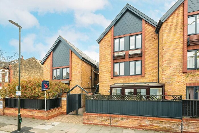 2 Bedroom Flat To Rent In Trinity Road, London, SW19