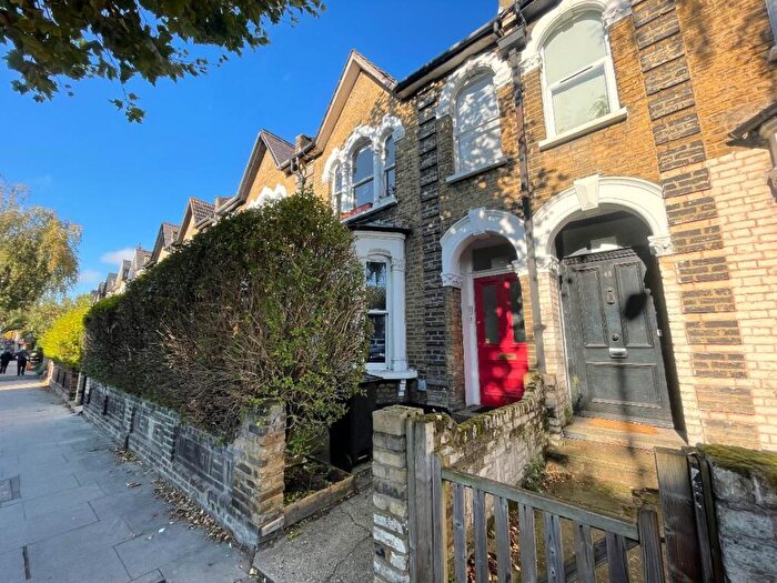 2 Bedroom Flat To Rent In Powerscroft Road, London, E5
