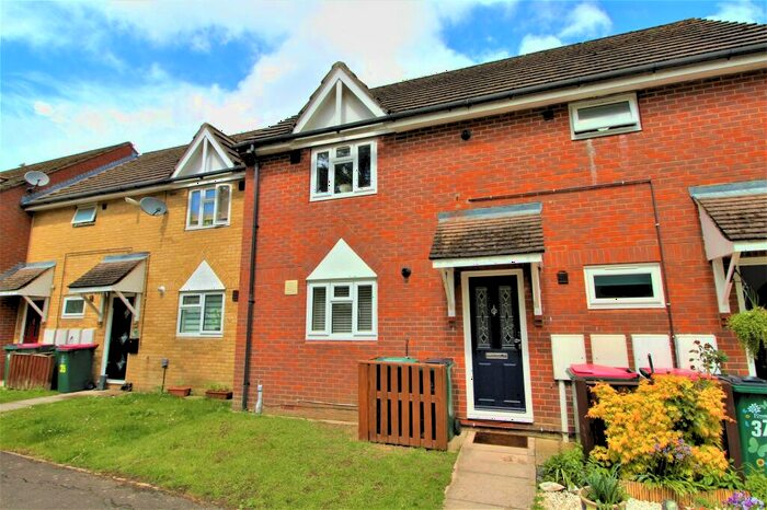 1 Bedroom Ground Maisonette To Rent In Jackson Road, Crawley, West Sussex., RH11