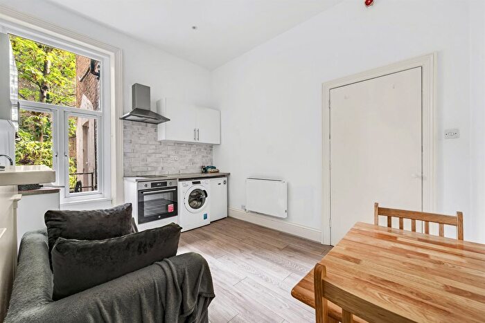 1 Bedroom Flat To Rent In Warwick Road, SW5