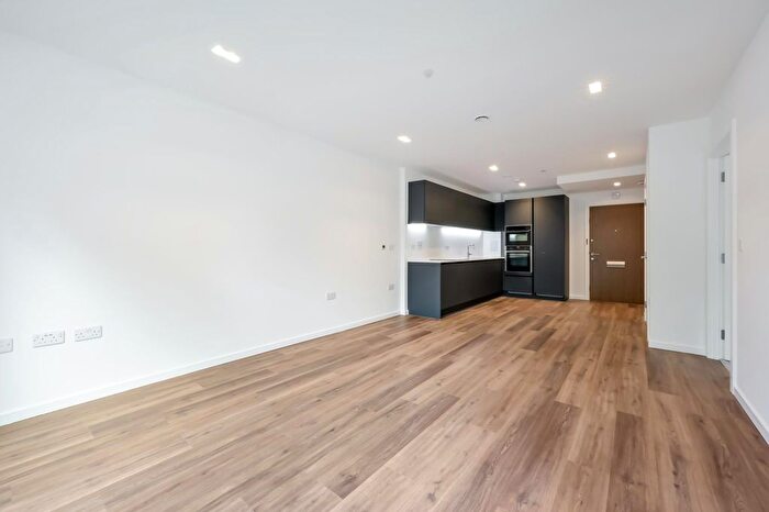 1 Bedroom Flat To Rent In Wheatstone Gardens, London, W10