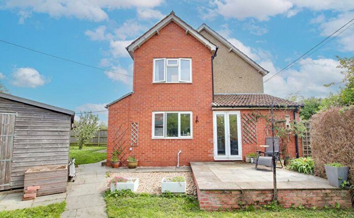 4 Bedroom Detached House For Sale In Wynsome Street, Trowbridge, BA14