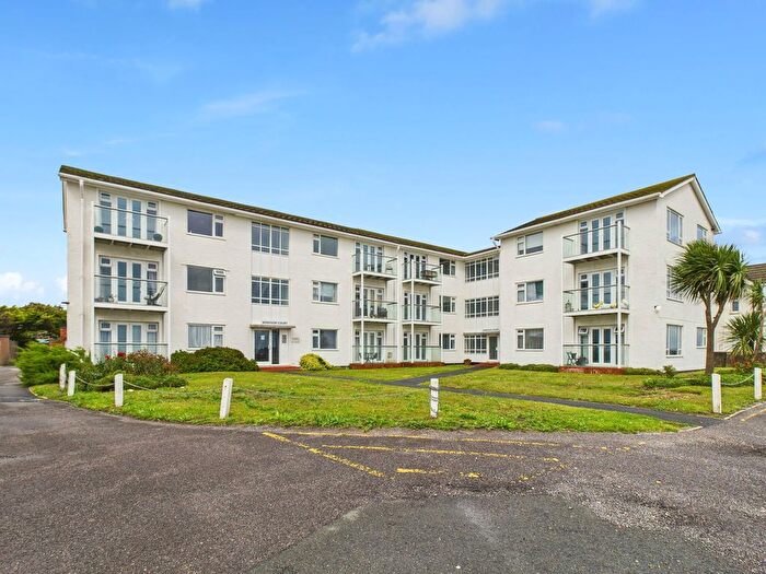 2 Bedroom Flat For Sale In Windsor Court, Brighton Road, Worthing, BN11