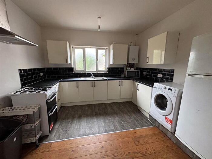 4 Bedroom Flat To Rent In B, Sandbed Road, St Werburghs, BS2