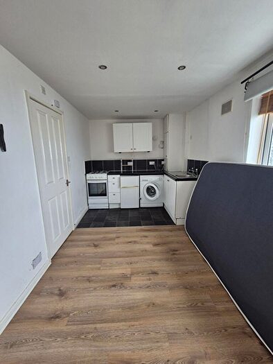 Flat To Rent In Church Street, London, N9