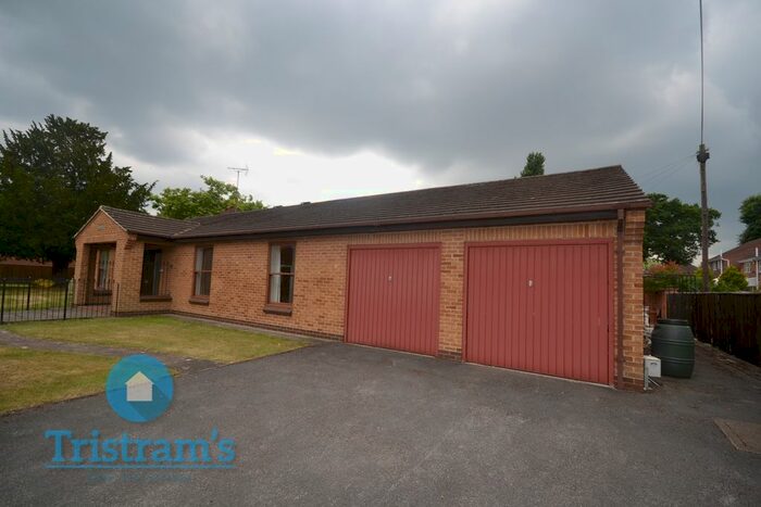 3 Bedroom Detached Bungalow To Rent In Woodyard Lane, Nottingham, NG8