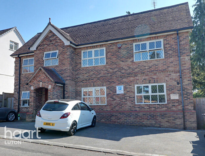 6 Bedroom Detached House For Sale In Wardown Crescent, Luton, LU2