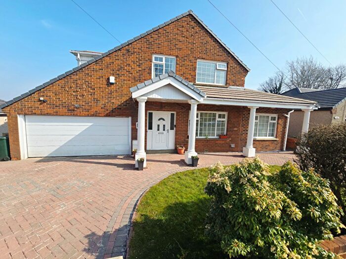 5 Bedroom Detached House For Sale In Brayshaw Drive, Bradford, BD7