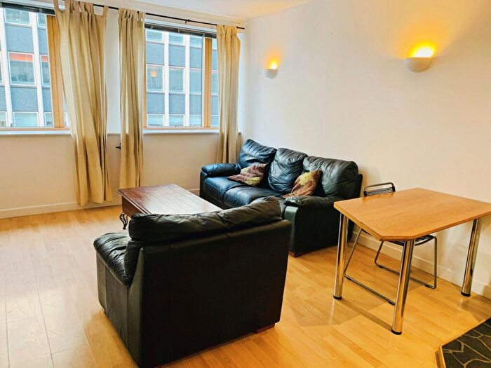 2 Bedroom Flat To Rent In South Parade, Leeds, West Yorkshire, Uk, LS1