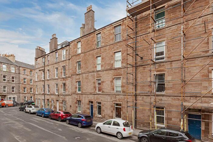 2 Bedroom Flat For Sale In / Drumdryan Street, Edinburgh, EH3