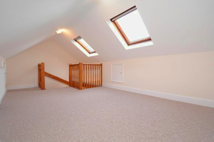 3 Bedroom Maisonette To Rent In Acton Lane, London, W4