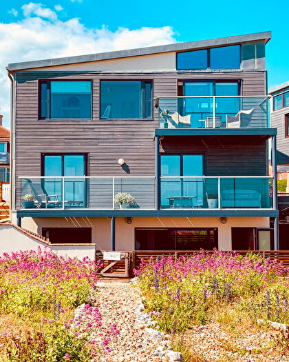 4 Bedroom Detached House For Sale In Brighton Road, Lancing, BN15