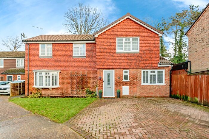 4 Bedroom Detached House For Sale In Birchwood Close, Horley, RH6