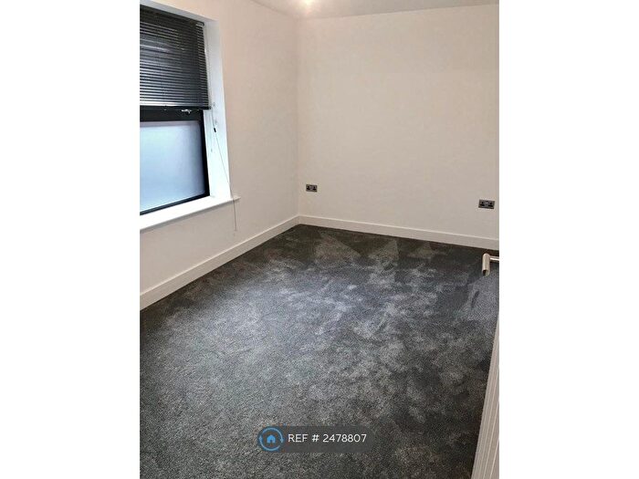 2 Bedroom Flat To Rent In Rosebery Lodge, Epsom, KT18