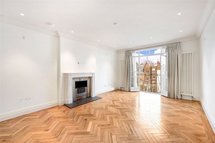 2 Bedroom Flat To Rent In Eaton Square, Belgravia, London, SW1W