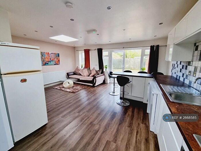 5 Bedroom Semi-Detached House To Rent In Elm Road, Reading, RG6
