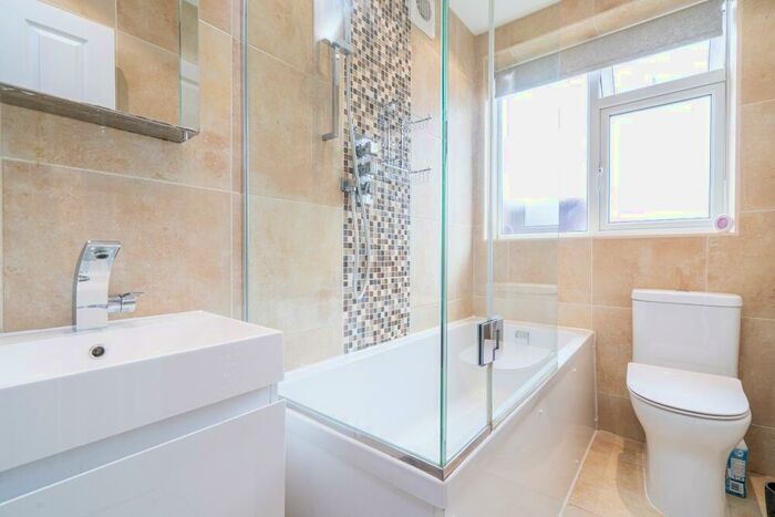 2 Bedroom Flat To Rent In Dugdale Hill Lane, Potters Bar, EN6