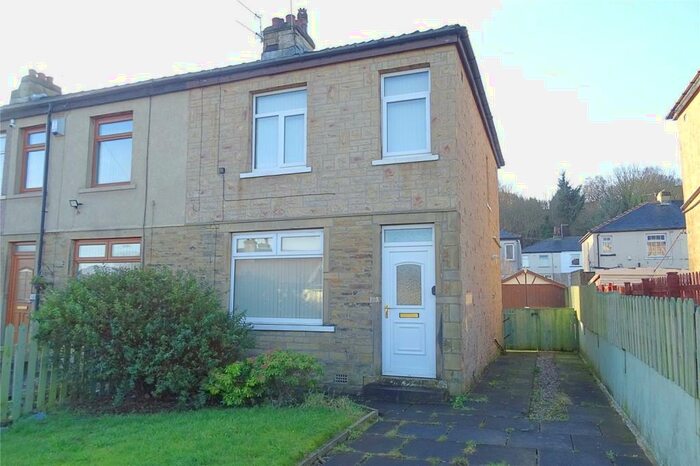 3 Bedroom Semi-Detached House To Rent In Carrbottom Road, Bradford, West Yorkshire, BD5