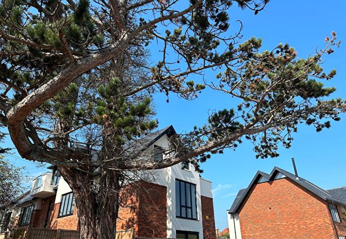 2 Bedroom Flat To Rent In Queens Road, Whitstable, CT5