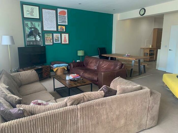 2 Bedroom Apartment To Rent In Gabalfa Road, Cardiff, CF14