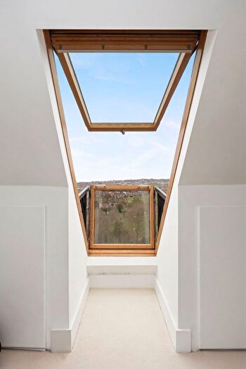 2 Bedroom Flat For Sale In Highcroft Villas, Brighton, BN1