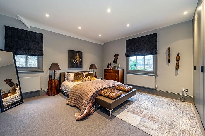 5 Bedroom Detached House For Sale In Marchwood Crescent, Ealing, W5