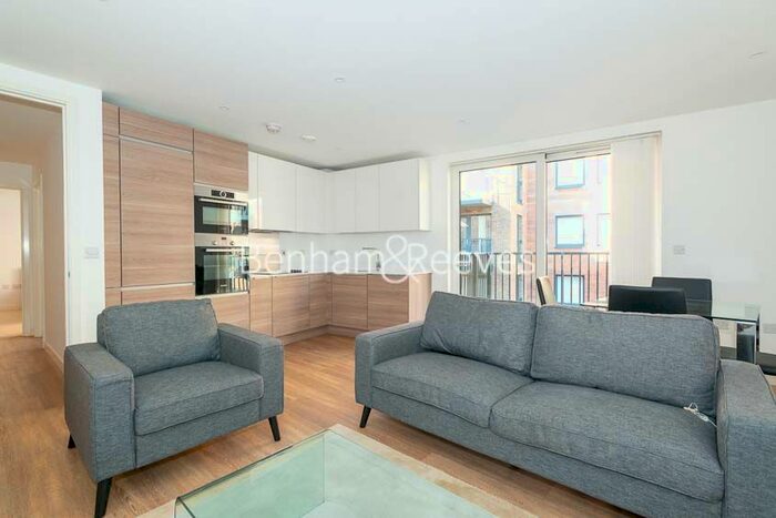 2 Bedroom Flat To Rent In Ashton Reach, Surrey Quays, SE16