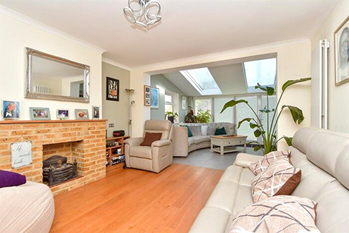 4 Bedroom Detached House For Sale In London Road, Sittingbourne, Kent, ME10