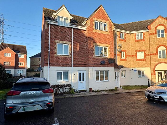2 Bedroom Flat For Sale In Lennox Close, Chafford Hundred, Grays, Essex, RM16