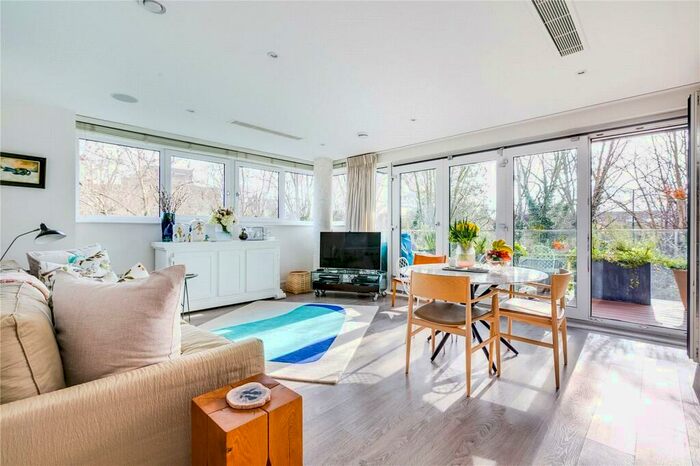 2 Bedroom Apartment To Rent In Halcyon Close, London, SW13