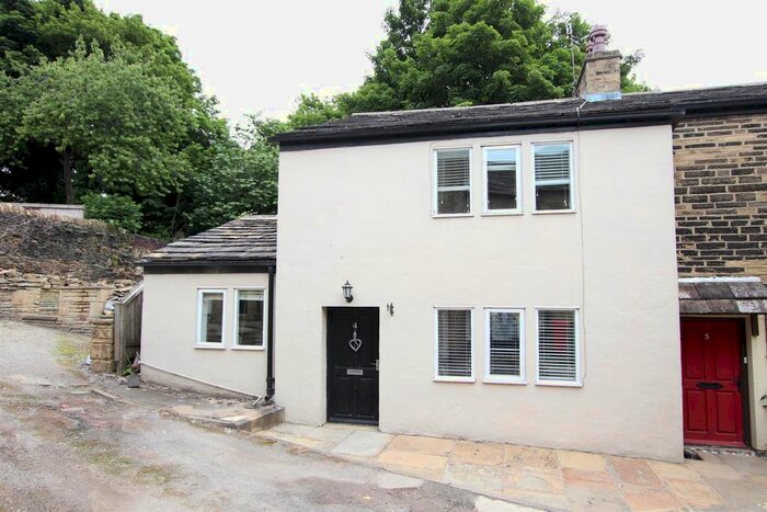 2 Bedroom Cottage To Rent In Garth Fold, Idle, Bradford, BD10