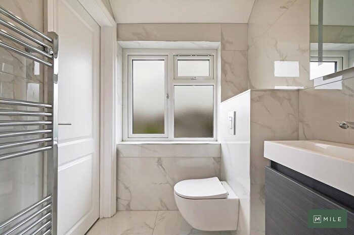 Studio To Rent In Coles Green Road, London, NW2