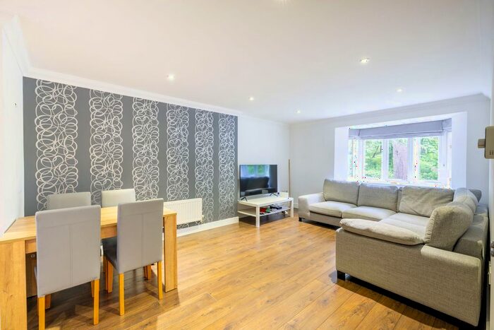 2 Bedroom Flat To Rent In Hayes Lane, Oakhurst Court, CR8