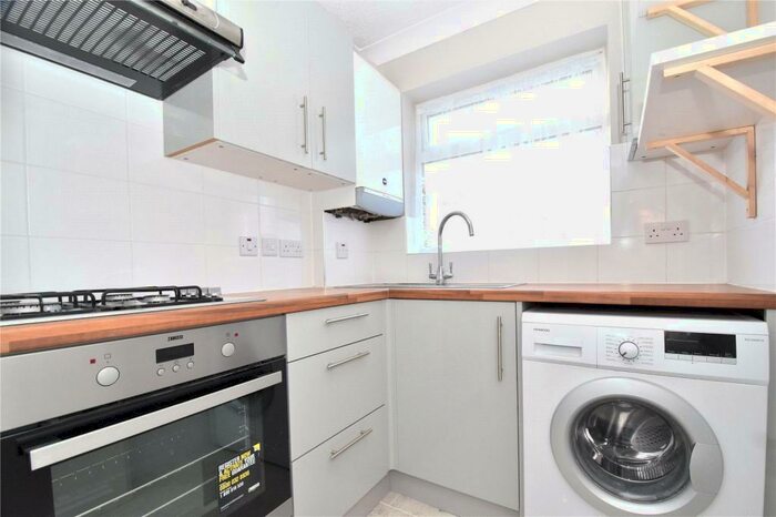 2 Bedroom Flat To Rent In Shirley Close, Dartford, DA1