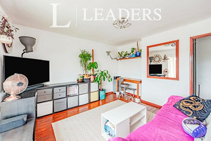 Maisonette To Rent In Hawkins Road, Tilgate, RH10