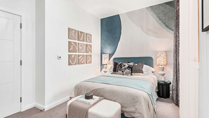 2 Bedroom Flat To Rent In Fielders Crescent, IG11