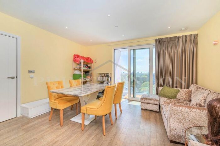 2 Bedroom Flat To Rent In Collet House, Nine Elms Point, London, SW8