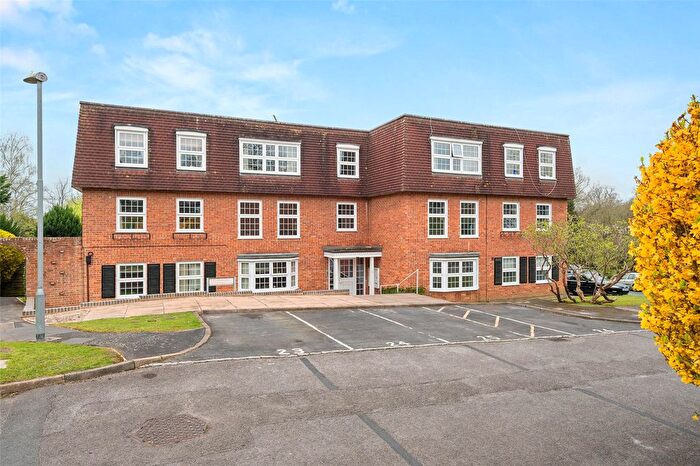 2 Bedroom Flat For Sale In Milton Gardens, Wokingham, Berkshire, RG40