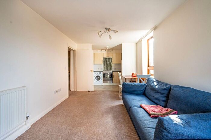 1 Bedroom Flat For Sale In Redclyffe Road, East Ham, London, E6