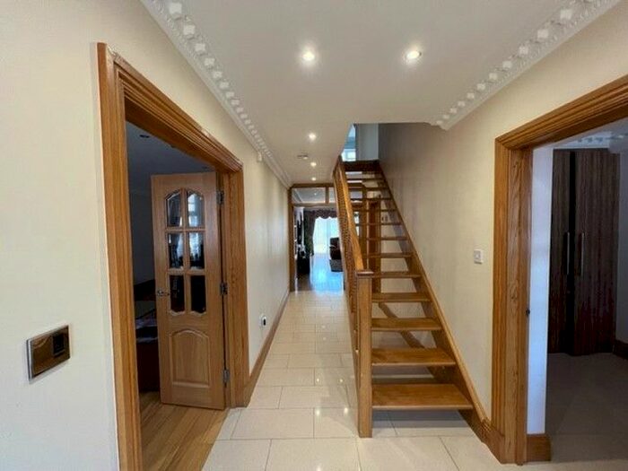 5 Bedroom Semi-Detached House To Rent In Stanwell, Staines-Upon-Thames, Surrey, TW19