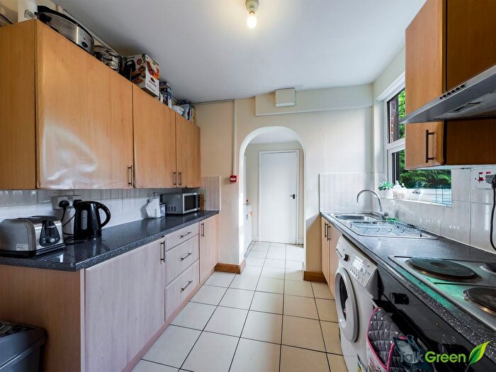 5 Bedroom Semi-Detached House To Rent In Park Avenue, Nottingham, NG2